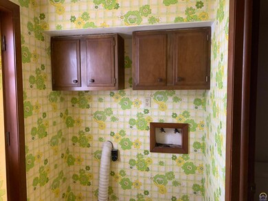 3125 SW Crest Dr, Topeka, KS 66614 - photo 4