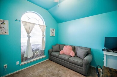 904 Oak Dr, Ennis, TX 75119 - photo 3