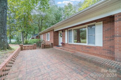 305 Heritage Cir, Statesville, NC 28625 - photo 4