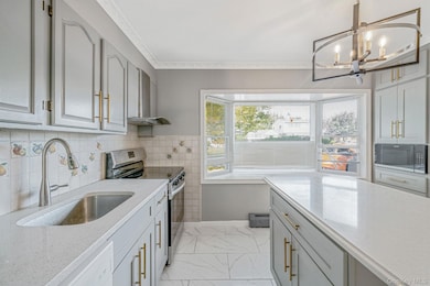 95 Lantern Rd, Hicksville, NY 11801 - photo 5