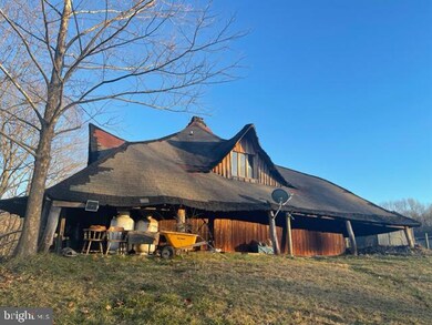 2822 Mauzy Rd, Berkeley Springs, WV 25411 - photo 5