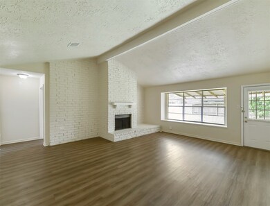 17022 Bougainvilla Ln, Friendswood, TX 77546 - photo 3