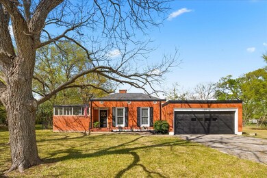 View of front of property featuring a front lawn,