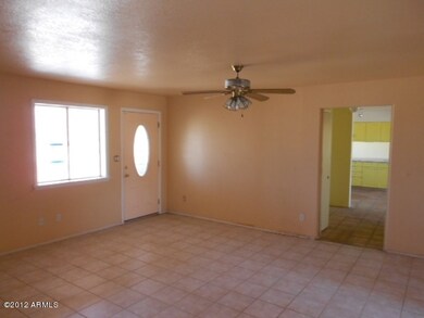 023-281203 living room