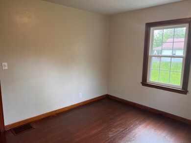 1325 W 13th St, Anderson, IN 46016 - photo 7