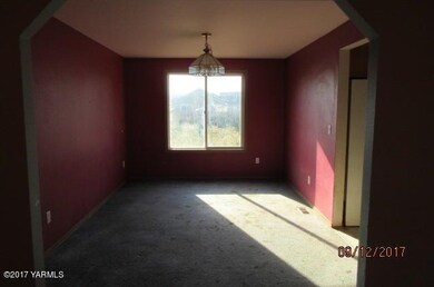 204 Millenium St, Moxee, WA 98936 - photo 4