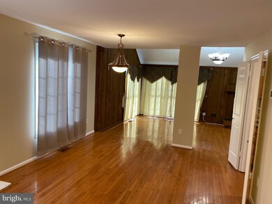 10017 Beacon Pond Ln, Burke, VA 22015 - photo 2