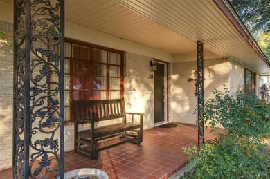 314 Bellevue Dr, Cleburne, TX 76033 - photo 2