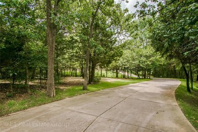 extended private driveway - house is not viewable 