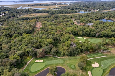 Cameron Court - Where the shoreline meets the fairway!