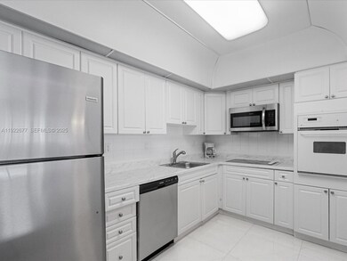 Ocean Reserve Sunny Condominium unit 625, Sunny Isles Beach, FL 33160 - photo 6