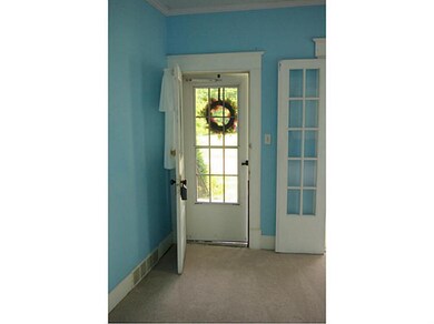 Entry/Foyer.