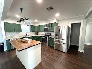 Photo of the Kitchen with Island! Granite counter 