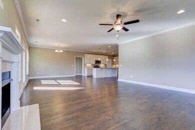 HH257 Lexington eat-in and kitchen