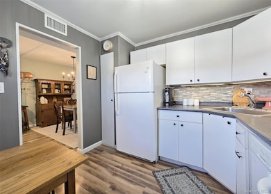 324 Mariners Way, Copiague, NY 11726 - photo 6