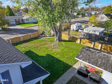 1401 6th Ave W, Williston, ND 58801 - photo 3