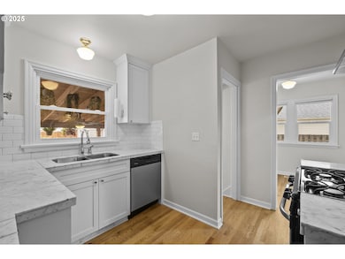 7327 N Oatman Ave, Portland, OR 97217 - photo 5