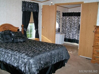 Large Mstr Bedrm & BIG Closet