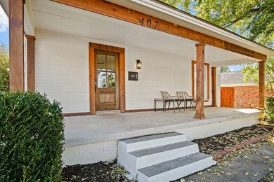 Doorway to property with a porch