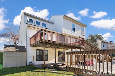 6903 Lake Bluff Dr NE, Comstock Park, MI 49321 - photo 4