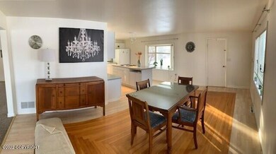 1045 N Dining & Kitchen