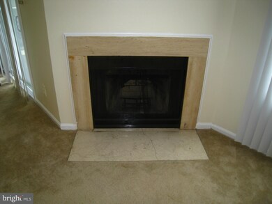 12899 Grays Pointe Rd unit C, Fairfax, VA 22033 - photo 4