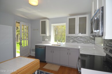 527 Stanwich Rd unit B Rear, Greenwich, CT 06831 - photo 2