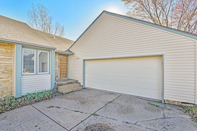 8949 E Blake Ct, Wichita, KS 67207 - photo 2