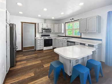 413 S Central Ave, Fairview, MT 59221 - photo 2