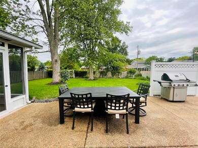 2604 California St, Columbus, IN 47201 - photo 3