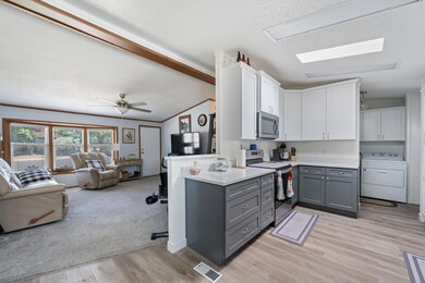 06-Kitchen & Living