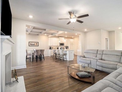 394 Greenleaf Ct NW, Lilburn, GA 30047 - photo 3