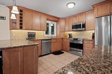 9 Woodcrest Dr, Hooksett, NH 03106 - photo 5