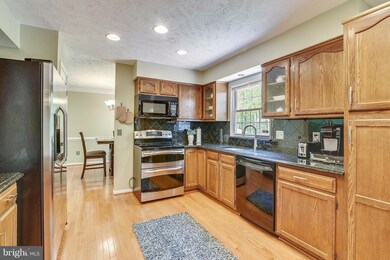 4688 Abbott Ct, Woodbridge, VA 22193 - photo 5