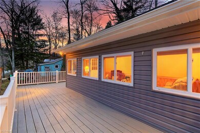 Huge Deck over looking Stony Lake