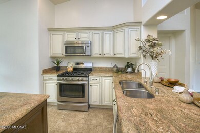 Stainless Appliances & Granite
