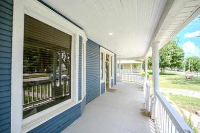 432 Broadway St_5