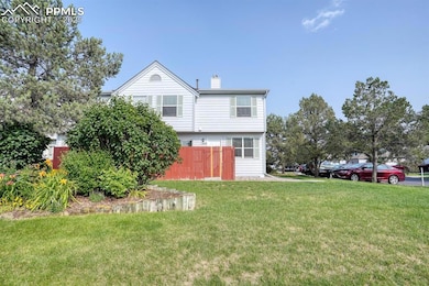 Corner unit with tons of front yard space