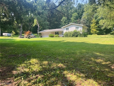 10504 Mulberry Rd, Chardon, OH 44024 - photo 2