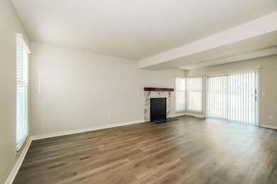 005-photo-living-room-14852656