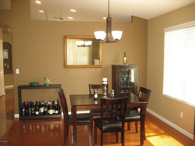 3409 Desert Motif Dining Area