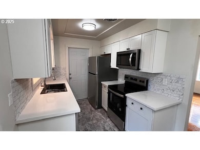 18705 NE Everett Ct, Portland, OR 97230 - photo 4