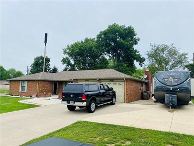 4660 Chapel Dr, Columbus, IN 47203 - photo 3