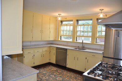 4 Gray Gardens W unit 4, Cambridge, MA 02138 - photo 4