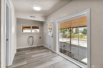 301 Longmire St NW, Yelm, WA 98597 - photo 4