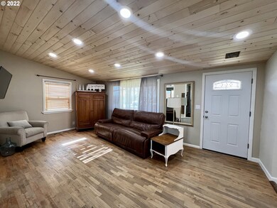 3026 SW Hailey Ave, Pendleton, OR 97801 - photo 4