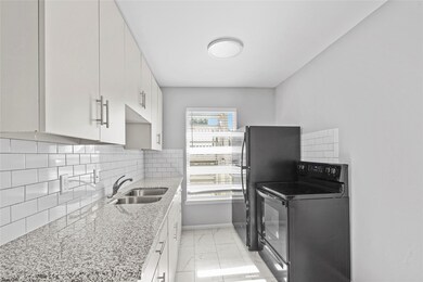 819 Oak St unit 3, La Marque, TX 77568 - photo 7