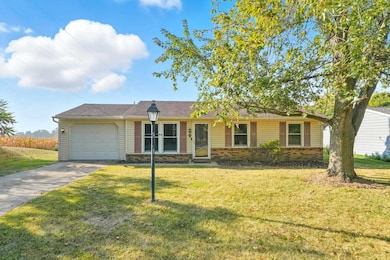 902 Mechanic St, Angola, IN 46703 - photo 2