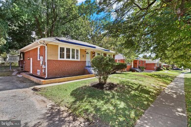 13307 Parkland Dr, Rockville, MD 20853 - photo 2