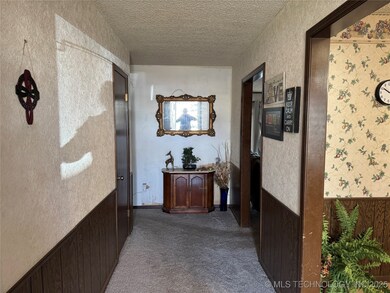 909 E Woods Ct, Claremore, OK 74017 - photo 4